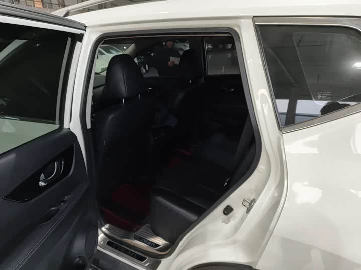 Фото 6 - Nissan X-Trail