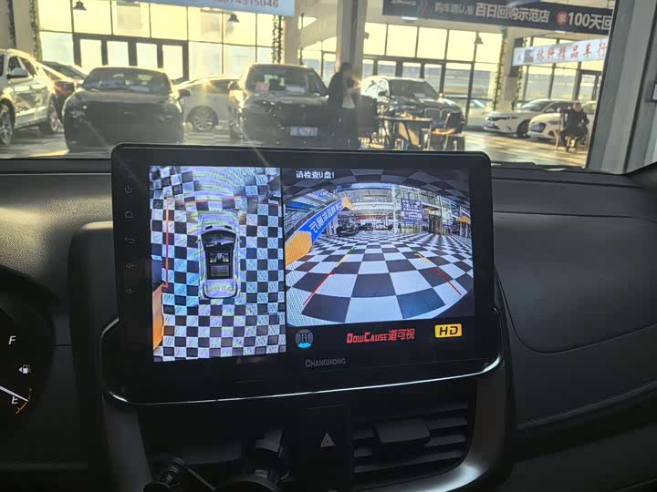 Фото 16 - Toyota Yaris L Hatchback