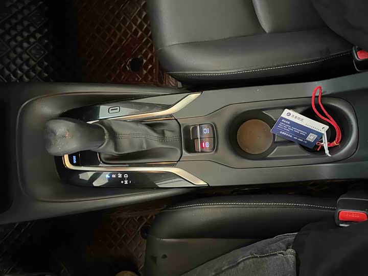 Фото 10 - Toyota Corolla