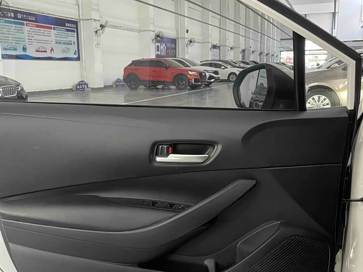 Фото 15 - Toyota Corolla