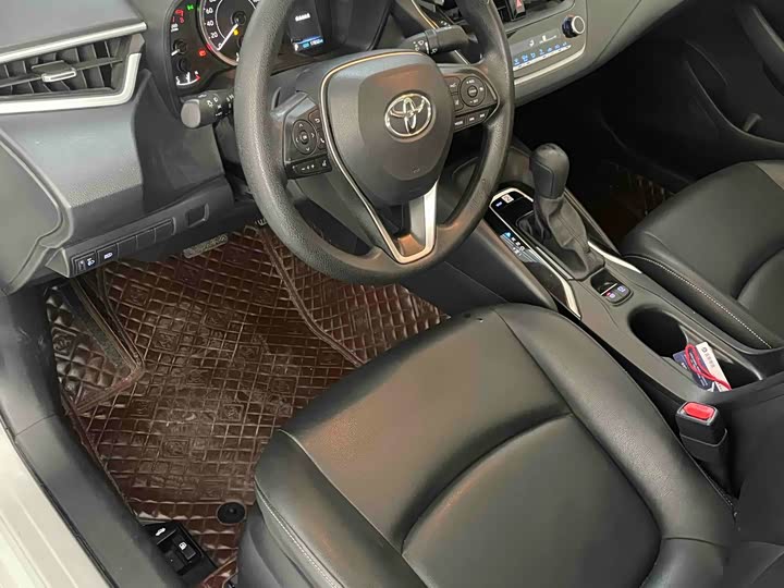 Фото 17 - Toyota Corolla