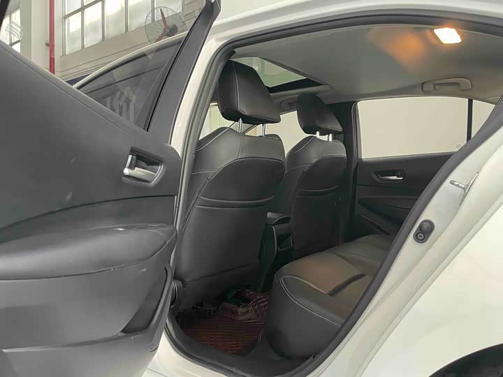 Фото 19 - Toyota Corolla