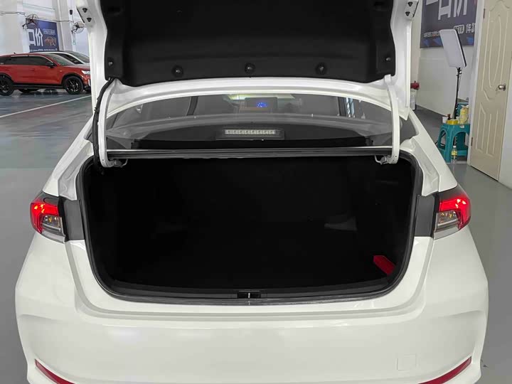 Фото 24 - Toyota Corolla