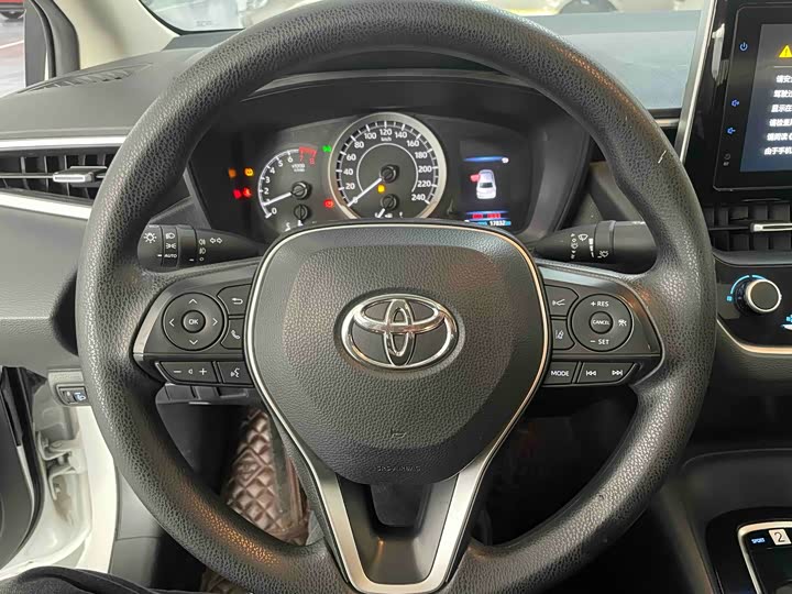 Фото 8 - Toyota Corolla