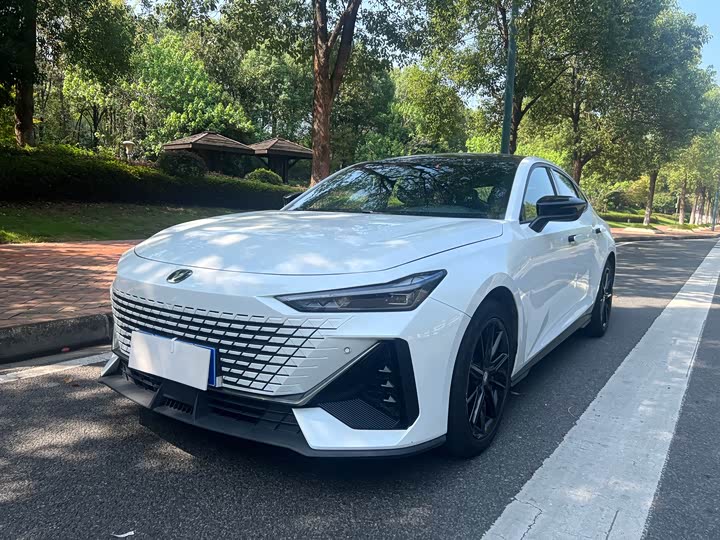 Фото 1 - Changan UNI-V