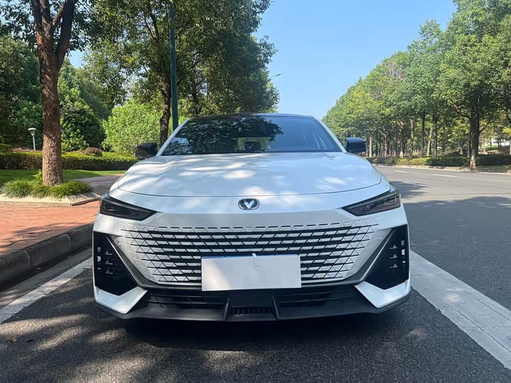 Фото 2 - Changan UNI-V