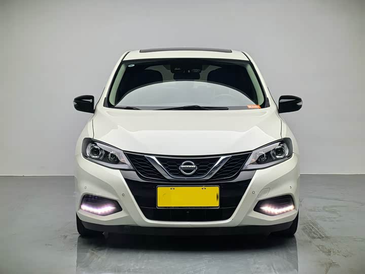 Фото 3 - Nissan Tiida