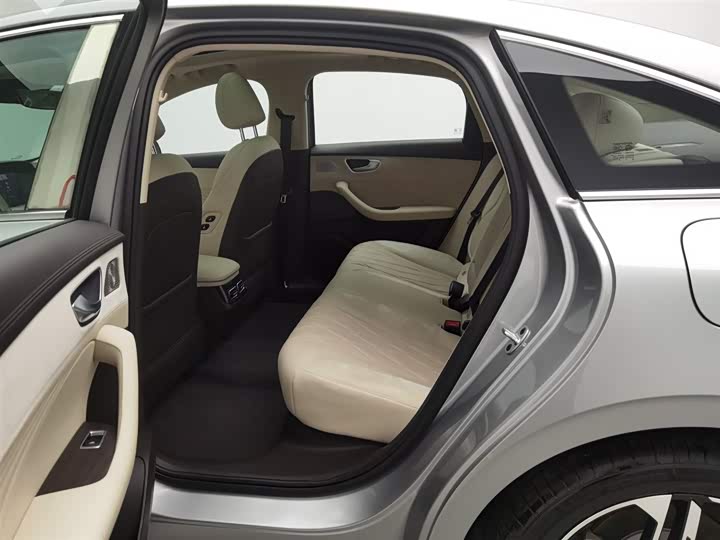 Фото 15 - Roewe D7