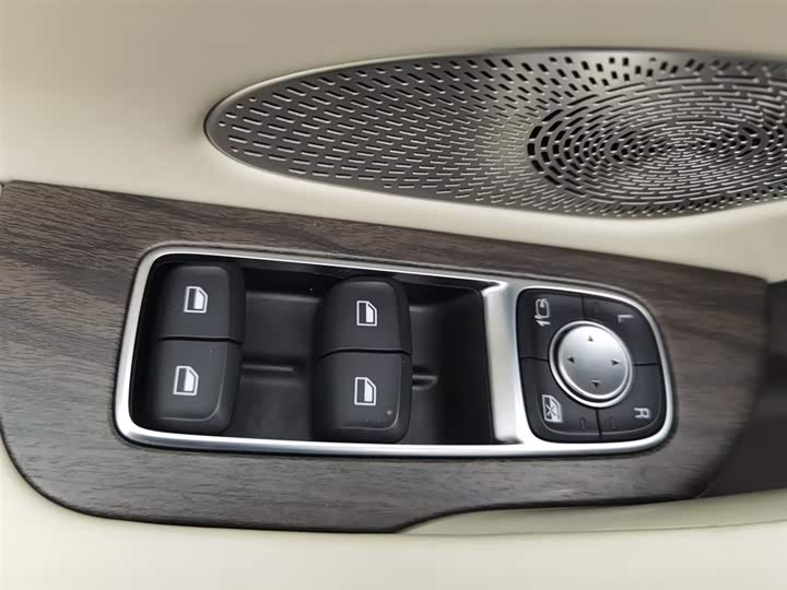 Фото 9 - Roewe D7