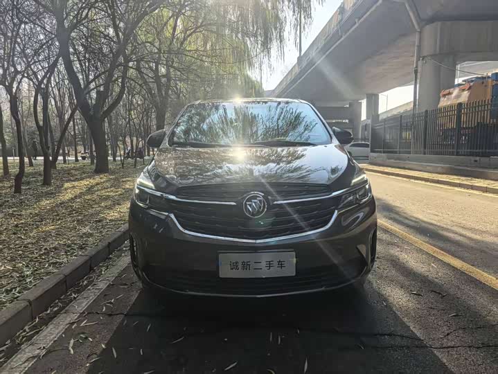 Фото 3 - Buick GL8 ES