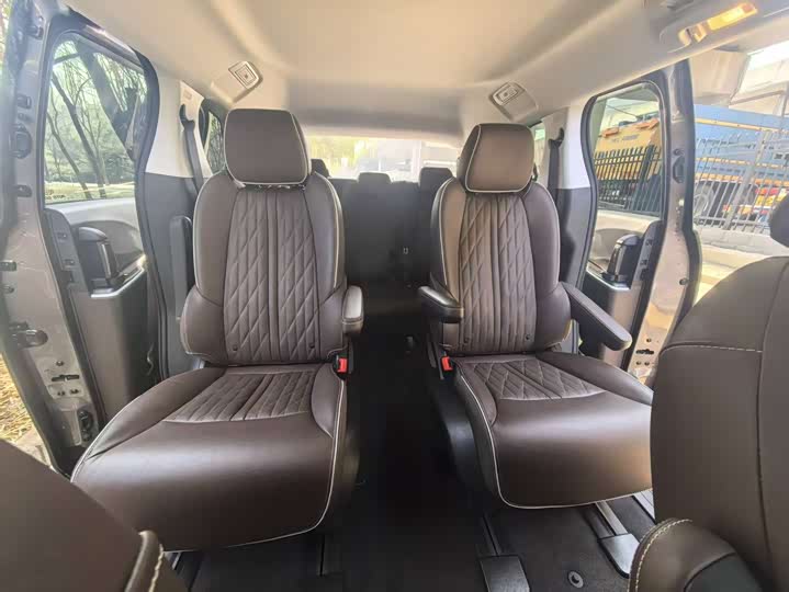 Фото 7 - Buick GL8 ES