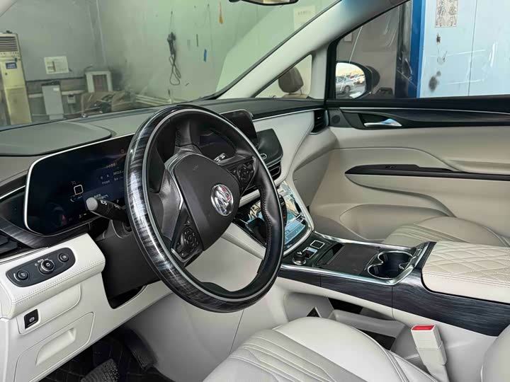 Фото 3 - Buick GL8 ES