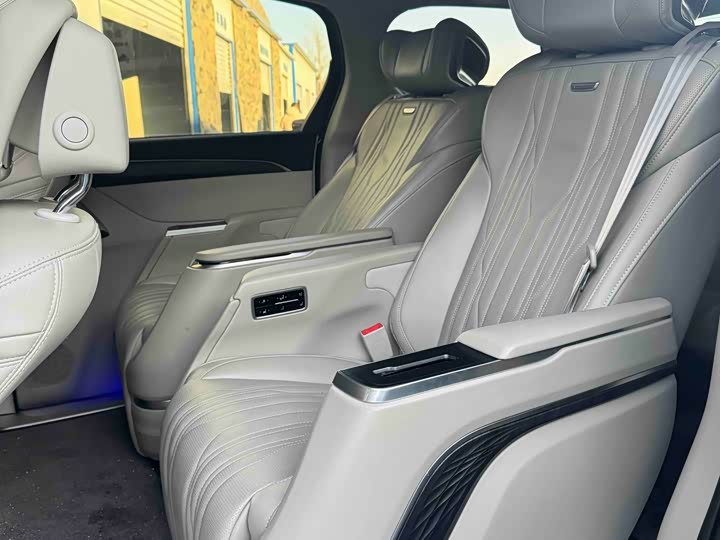 Фото 4 - Buick GL8 ES