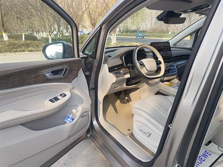 Фото 9 - Roewe iMax 8 EV