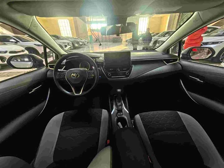 Фото 10 - Toyota Corolla