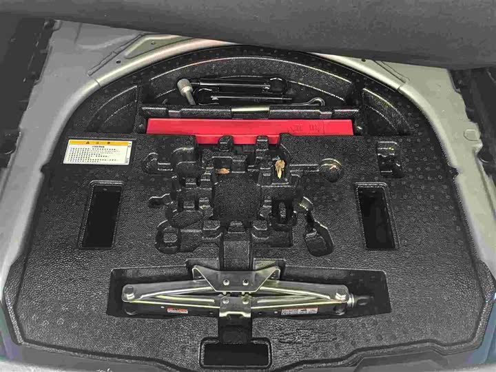 Фото 18 - Toyota Corolla