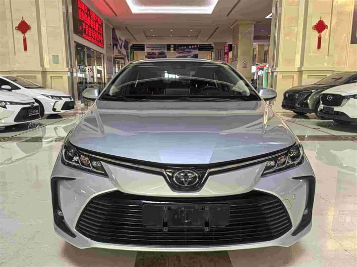 Фото 2 - Toyota Corolla