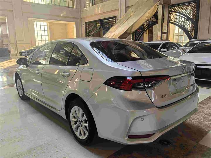 Фото 20 - Toyota Corolla