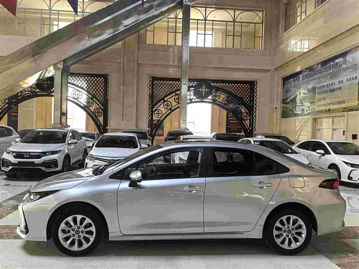 Фото 4 - Toyota Corolla