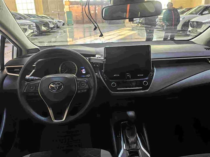 Фото 8 - Toyota Corolla