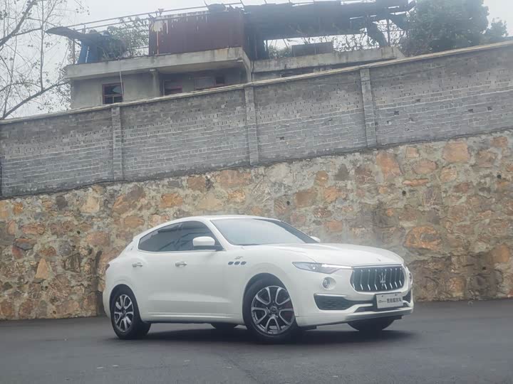 Фото 3 - Maserati Levante