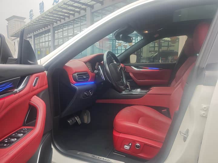 Фото 4 - Maserati Levante