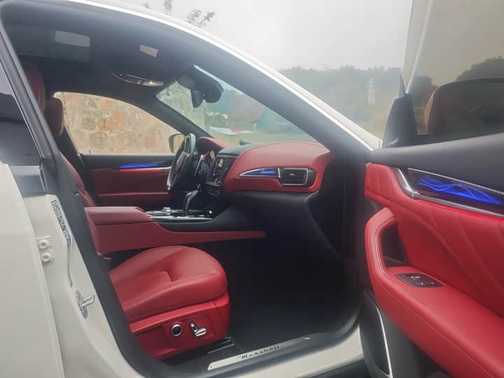 Фото 7 - Maserati Levante