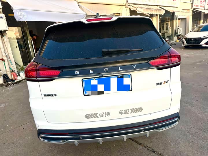 Фото 11 - Geely Atlas