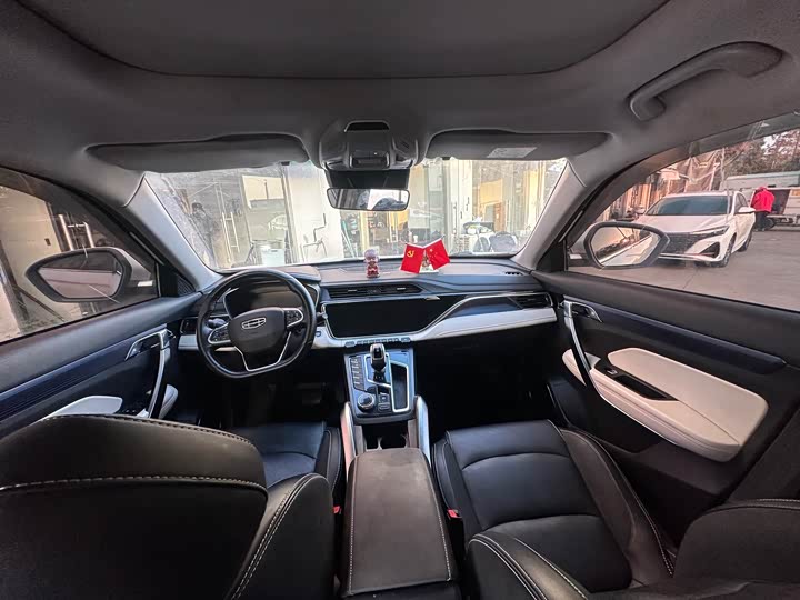 Фото 5 - Geely Atlas