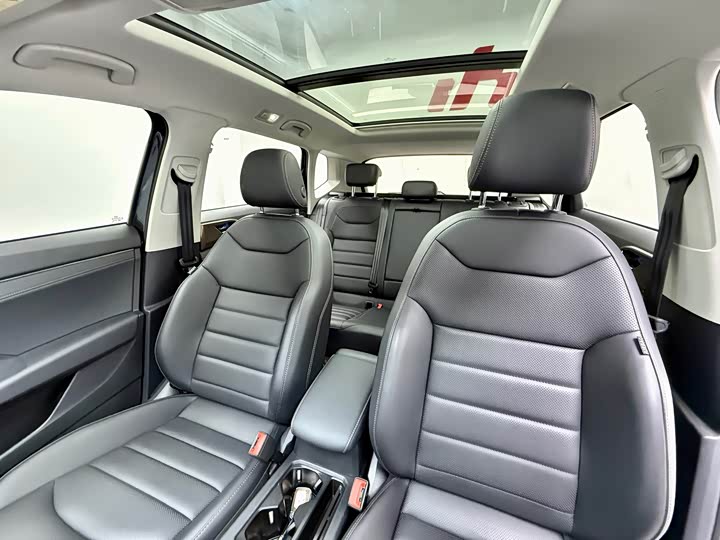 Фото 11 - Volkswagen Tharu