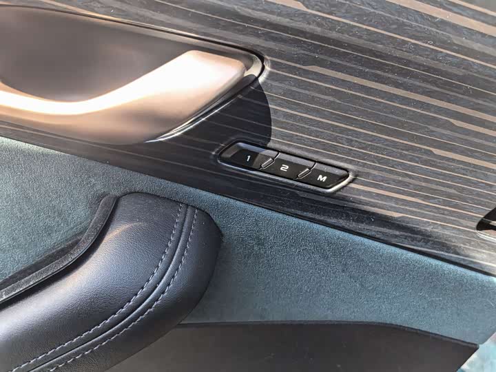 Фото 12 - Geely Monjaro