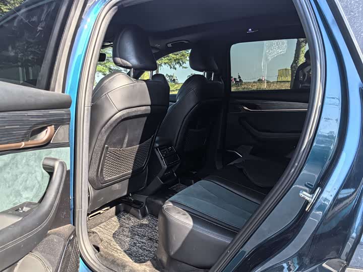 Фото 13 - Geely Monjaro