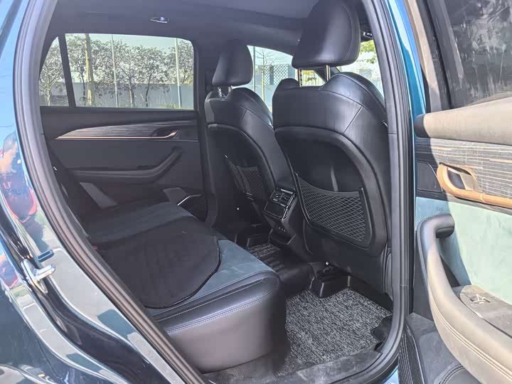 Фото 14 - Geely Monjaro