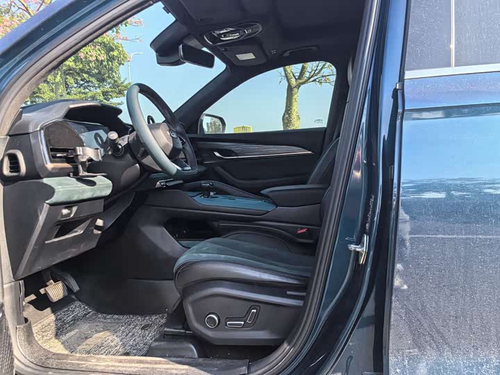 Фото 9 - Geely Monjaro