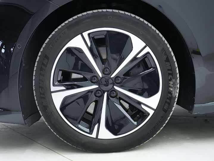 Фото 22 - Nio ET5T