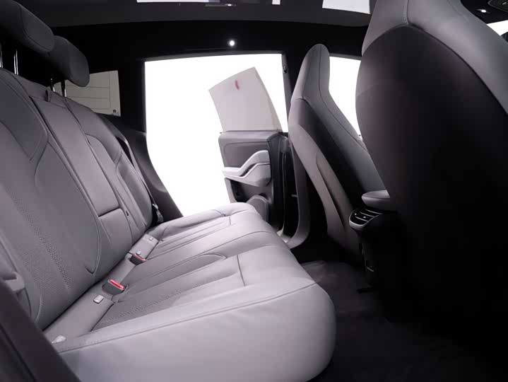 Фото 9 - Nio ET5T