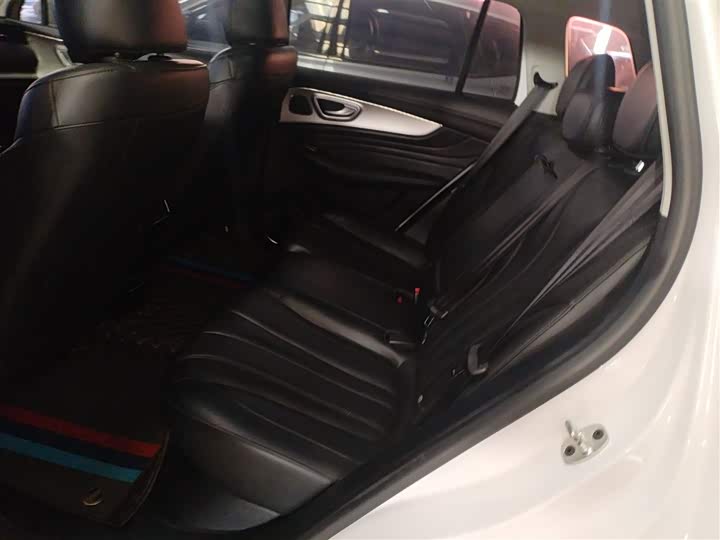 Фото 17 - Roewe RX5 eMax