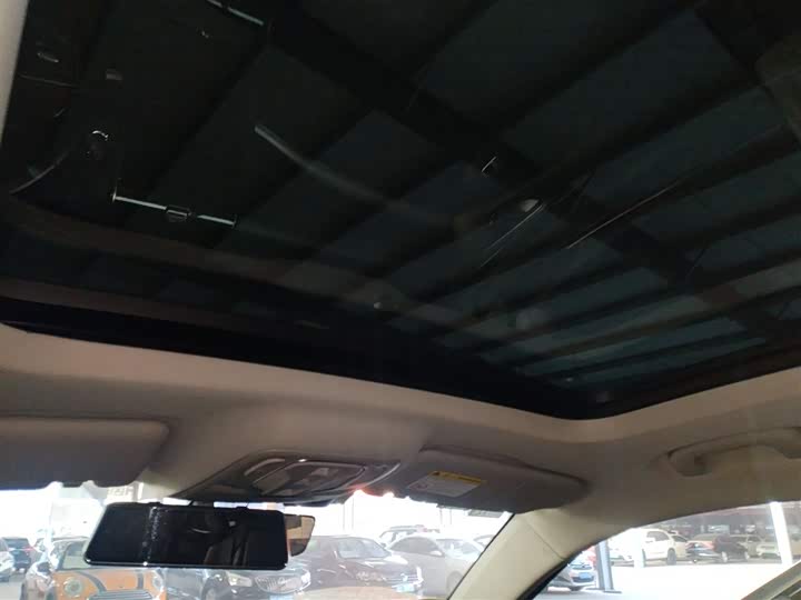 Фото 18 - Roewe RX5 eMax