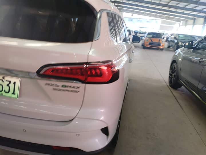 Фото 8 - Roewe RX5 eMax