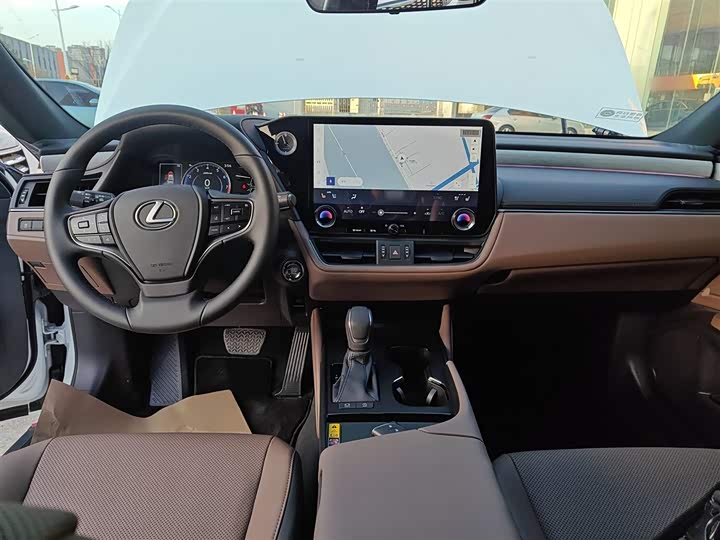 Фото 10 - Lexus ES