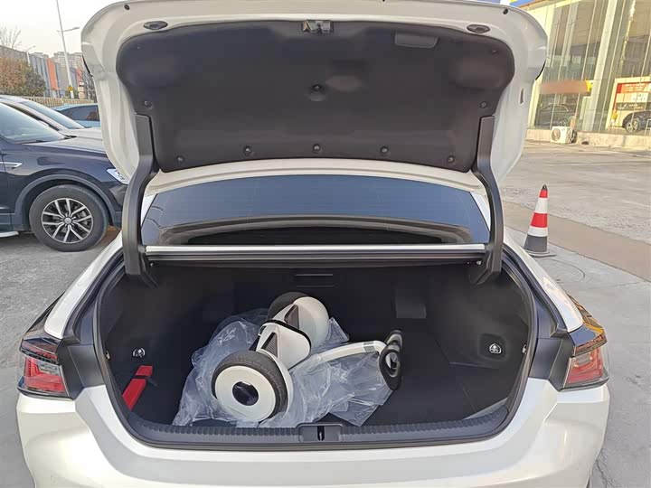 Фото 19 - Lexus ES