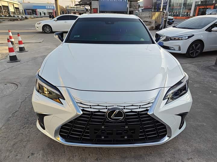 Фото 3 - Lexus ES
