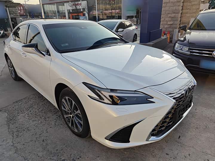 Фото 4 - Lexus ES