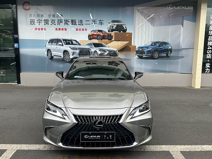 Фото 2 - Lexus ES