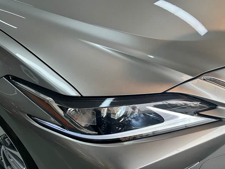 Фото 3 - Lexus ES