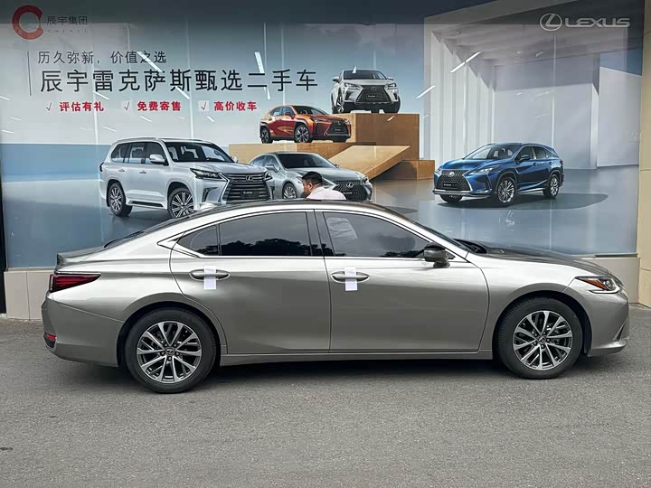 Фото 5 - Lexus ES