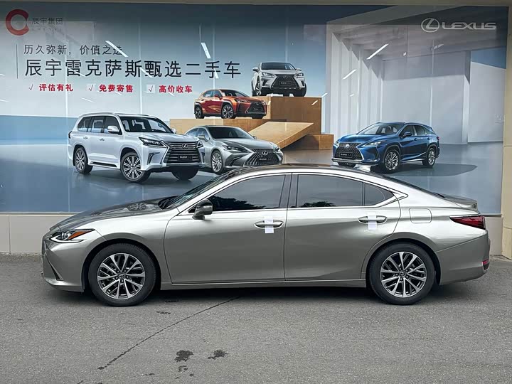 Фото 6 - Lexus ES