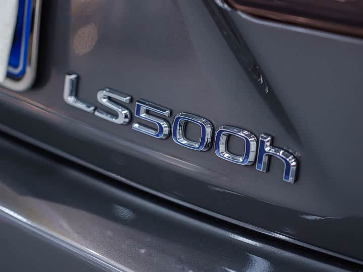 Фото 10 - Lexus LS