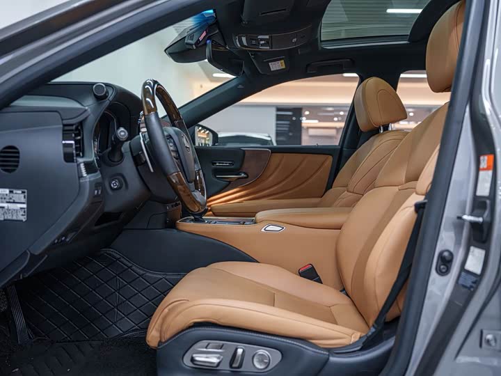 Фото 11 - Lexus LS