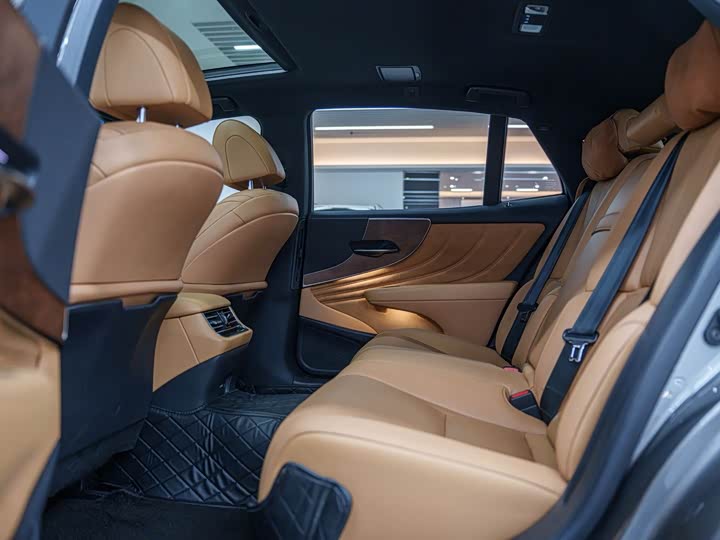 Фото 12 - Lexus LS